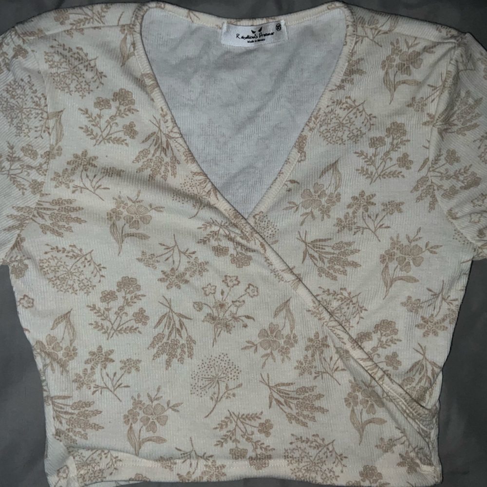 Brand:Rebellious Dreamer Size:XS Color:Cream and Tan